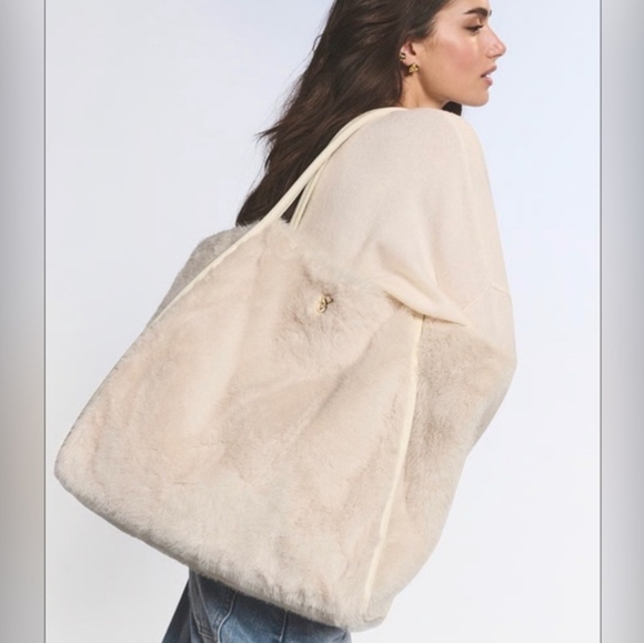 NWT Victoria's Secret Faux Fur Tote Cream Weekender Shoulder Bag Fuzzy Soft - Picture 5 of 7